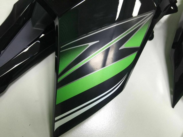 2013-2018 Kawasaki Z800 Motorcycle Fairing - Green Glossy Black